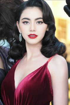 Vintage Haircuts, Κούρεμα Bob, Classy Hairstyles, Hollywood Hair, Hair Photography, Retro Beauty, Fishtail Braid, Retro Hairstyles, Wedding Hair And Makeup