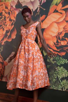 Black Fashion Designers, Flint Michigan, Tracy Reese, Organic Linens, 70 Dress, Anthropologie Dress, 50's Dress, Floral Midi Dress, Anthropologie Dresses