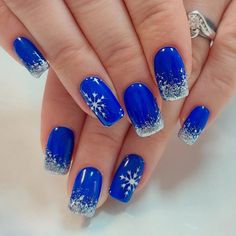 Discover the 25 Top Blue Christmas Nail Designs for 2024: Stunning Winter Sparkle Blue Nails Christmas, Christmas Blue Nails, December Dip Nails, Blue Christmas Nail Designs, Blue Sparkly Nails, Rosy Nails, Blue Gel Nails, Dark Blue Nails