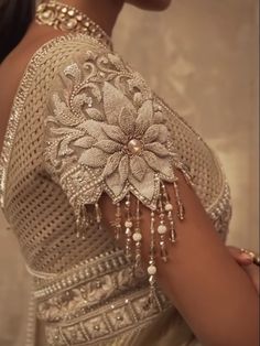 Golden Sari, Boutique Blouse, Embroidery Rose, Cutwork Blouse Designs, Wedding Blouse Designs, Motifs Perler, Elegant Blouse Designs, Wedding Blouse