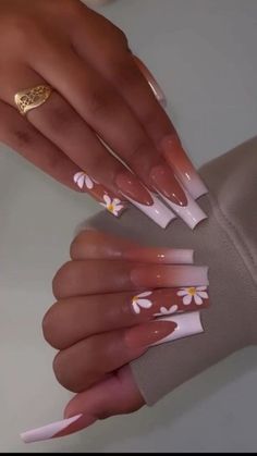 Long Acrylic Nails With Flowers, Long Acrylic Nails Spring, Baddie Spring Nails, Long Spring Nails, Nail Color Ideas For Summer, French Tips Acrylic Nails, Floral Acrylic Nails, Nail Art Beach, Spring Nails Long