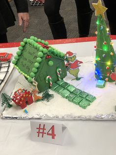 there is a cake that looks like a christmas tree with lights and decorations on it