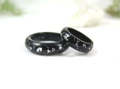 Black resin ring with silver flakes. Relationship Rings, Jewellery Resin, Goth Ring, Resin Rings, Alternative Engagement Ring, Nature Ring, Black Resin, Textured Ring, Resin Ring