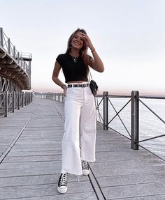 Outfits Con Baggy Jeans, Outfits With White Jeans, Outfit Primavera, Uni Outfits, Outfits With Converse, Pantalon Large, Aesthetic Grunge, Basic Outfits, Looks Style