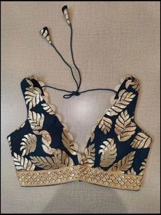 Saree Blouse Stitching Ideas, How To Stitch Blouse, Trending Blouse, Indian Blouses, Pluse Size, Saree Wearing Styles, Cut Blouse