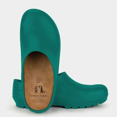 Clog Outfit, Gardening Shoes, Super Birki, Birkenstock Clog, Birkenstock Clogs, Garden Clogs, American Men, Italian Garden, Gardening Outfit