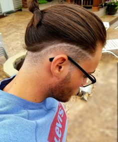 Low Fade Haircut Men's, Man Bun Haircut, Curly Hair Fade, Low Fade Haircut, Top Knot Hairstyles, Low Fade