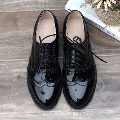 Ladies Genuine Leather Oxford Shoes (Multiple Color Options) – A Lark And A Lady Women Oxfords, Spring Shoes Women, Woman Sneakers, Tokyo Street Fashion, Elegante Casual, Lace Up Flats, Walking Shoes Women, Womens Summer Shoes, Leather Oxford Shoes