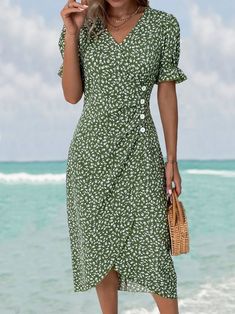 Shop Affordable Women Vacation Dress On Justfashionnow.com.  Style This Versatile  Floral Pattern Midi Dress With Your Favorite Necklace For A Perfect Look.  Ideal For  Daily Event, Dress This V Neck A-Line Dress With A Pair Of Matching Shoes and A Bag For Your Upcoming Plan. Wrap Dresses Summer, Bride Dress Vintage, Dresses Vacation, Women Vacation, Easter Dresses, Patterned Midi Dress, Matching Shoes, Event Dress, Vacation Dress