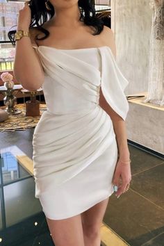 Product Style: AST1282 Color: White Built in Bra: YesHemline: MiniBack Detail: Zipper Delivery times:Processing time: 2-3 weeksShipping time: 3-5 working daysRush order service is available, if you need rush order, please choose the shipping way as: Rush Order, rush order fee is $20. Contact Email: asteriaservice@outlook.com Size: Standard size to check Size Chart to choose your correct size( Please note, it should a little bit bigger than your personal measurements!) Wrong size can not make the correct dress! Custom Service FOR FREE! We usually need measurements as below, you can send it to our contact email or leave a note. Bust ______ cm/inch Waist ______cm/inch hip: _______cm/inch shoulder to shoulder : _______cm/inch (measured from back of shoulder) shoulder to bust : _______cm/inch ( Off The Shoulder Homecoming Dress, Wedding Dress Short, Off The Shoulder Wedding Dress, Homecoming Dress Short, Shoulder Wedding Dress, Mini Homecoming Dresses, White Mermaid, Dress With Pleats, Minimalist Wedding Dresses