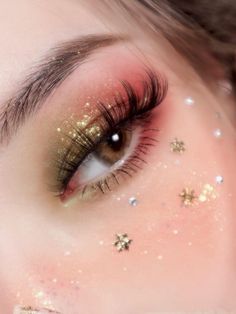 New Year’s Eve Eye Makeup, Christmas Makeup Ideas Simple, Winter Eyeshadow Looks, Christmas Eyeshadow Looks, Holiday Eye Makeup, Festival Eye Makeup, Christmas Makeup Simple, Christmas Party Makeup, Face Makeup Tutorial Video