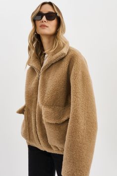 KIM | Veste Sherpa – LAMARQUE Cozy Style, Sporty Casual, Weather Day, Teddy Jacket, Sherpa Jacket, Cozy Fashion, Casual Girl, Fashion Ideas, Drop Shoulder