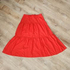 Unused Red Linen Maxi Skirt. Features An Elastic Waistband With A Bow And Has Pockets. Women's Size Medium. Linen Maxi Skirt, Maxi Skirts, Wearing Red, Nicole Miller, Maxi Skirt, Womens Skirt, Womens Sizes, Size Medium, Elastic