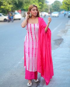 Plazo Suits Latest Party Wear, Indian Celebrity Outfits, Lehariya Kurti Designs, Casual Indian Outfits, Simple Frock, Simple Kurta, Simple Frock Design, Indian Celebrity