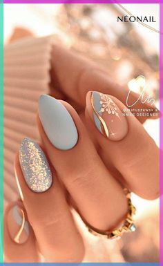 Up your style with chic and trendy minimalist nails!  #minimalistnail Nagellack Trends, Gold Nail, Cute Gel Nails, Elegant Nails, Unique Nails, Chic Nails, Fancy Nails