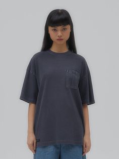 This is a comfortable and casual shirt that is made out of high quality cotton 100% fabric. With design detail of comfortable oversized silhouette and unique patch pocket on the chest, it gives a trendy and refined look.- Oversized silhouette- Round ribbed neckline- Chest patch pocket- Point woven label on the hem Woven Label, Black Series, Oversized Silhouette, Ribbed Neckline, Pocket Tshirt, Casual Shirt, Patch Pocket, Design Details, Casual Shirts