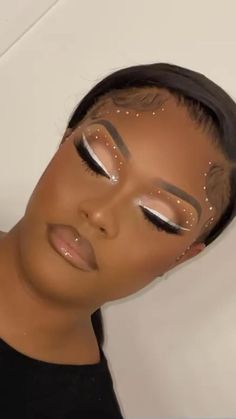 Mint Green Makeup Looks Black Women, Makeup Theory, Bday Makeup, Prom 2k24, Maquillage Yeux Cut Crease, Birthday Makeup Looks, Gold Makeup Looks, Face Beat Makeup, Glitter Makeup Looks