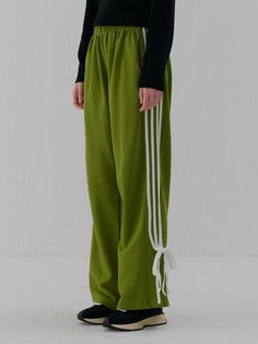 Composition : RAYON 65 / COTTON 30 / SPAN 5Color : GREEN Country of Origin : KOREA Spring Green Straight Leg Sweatpants, Casual Green Ankle-length Sweatpants, Casual Dark Green Wide Leg Bottoms, Green Straight Sweatpants For Spring, Green Straight Sweatpants, Sporty Green Cotton Pants, Green Sporty Straight Leg Sweatpants, Green Wide Leg Sweatpants For Spring, Green Straight Leg Sporty Sweatpants