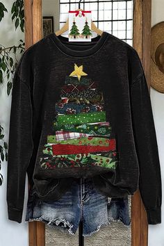 Retro Patchwork Christmas Tree Sweatshirt Tree Waterfall, Christmas Sweatshirt Ideas, Waterfall Lights, Patchwork Christmas, Sweatshirt Refashion, Xmas Dress, Diy Sweatshirt, Linen Casual, Style Upgrade