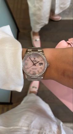 Rolex Watches Women, Classy Watch, Expensive Jewelry Luxury, Pink Watch, Luxe Jewelry, Jewelry Accessories Ideas, Girly Accessories, Classy Jewelry, Expensive Jewelry