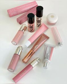 Pink Makeup Products, Korean Makeup Trends, Makeup Bag Essentials, Sephora Skin Care, Makeup Needs, Fancy Makeup, Makeup Obsession, Makeup Items, Makeup Essentials