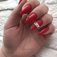 Red Bride Nails, Red Nail Art Elegant, Red Almond Nails Designs, Red Silver Nails, Pose Capsule, Red And Silver Nails, Oval Nails Designs, Gel Acrylic Nails, Long Nail Designs