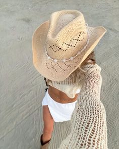 Beach Cowboy Hat, Straw Hats Outfit, Straw Cowgirl Hat, Beaded Hearts, Summer Festival Outfit, Chapeau Cowboy