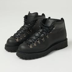 For more than 30 years, Danner’s Mountain Light boot has been the authority on mountaineering footwear, and it isn’t without good reason. This vintage inspired shoe draws inspiration from some of the earliest mountain boot designs, and features a one-piece, full-grain leather upper, speed clip and hook eyelets, and a super-durable Gore-Tex lining. A Vibram 148 Kletterlift outsole has been added, which boasts a shock absorbent heel, while a rubber compound allows for great traction and stability. Vintage Inspired Shoes, Alien Tattoo, Mountaineering Boots, Concept Clothing, Fur Shoes, Shoes Drawing