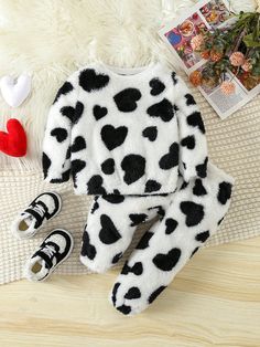 Multicolor  Collar   Heart  Embellished Non-Stretch  Baby Girls Clothing Outfits For Autumn, Black And White Outfits, Heart Pattern, White Outfits, Heart Patterns, Girl Gifts, Autumn And Winter