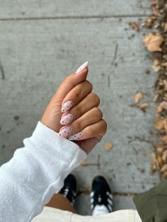 polka dot #nails 🎀 Fall Nails With Dots, Nail Biab Design, Pokadot Nails Brown, Creative Neutral Nails, Basic Trendy Nails, Mistral Nail Ideas, Nails To Show Nail Tech, Silver Polka Dot Nails, Pink Nails White Dots