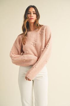 Long sleeve fuzzy 3D floral textured detail crop knit sweater top. Style Inspiration Minimalist, Crop Knit Sweater, 3d Sweater, Minimalist Accessories, Cropped Knit Sweater, Fall Clothes, Style Minimalist, Messy Hairstyles, Minimalist Fashion