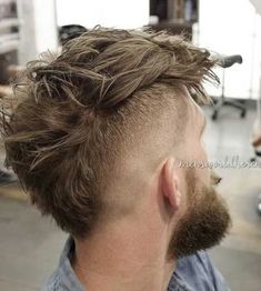 Os Cortes de Cabelo Masculino para 2018! Beard And Haircut, Men Mohawk, Modern Mens Haircuts, Pompadour Hairstyle, Mens Hairstyles Thick Hair, Modern Haircuts, Faded Hair