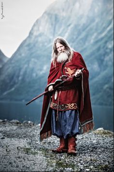 Vikings Tumblr, Viking Fashion, Viking Clothes, Norse Clothing, Costume Viking, Viking Garb, Long Beard, Viking Dress