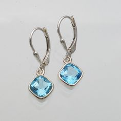 Swiss Blue Topaz dainty Earrings. High quality topaz. Handmade in bali length 1.03 inch stone size  7mm approx 🎁Great as a gift for yourself or someone else.  Free Gift Packaging --  just let us know! Please message us with any questions -- we are happy to help!! 💙Blue Topaz Metaphysical Properties 💙 Inspires creativity  💙 Promotes calm and aids in meditation 💙 Increases psychic abilities 💙 Helps with  focus and attention span 💙 Stimulates confidence   💙 Associated with love and affectio Bali Silver Jewelry, Bali Jewelry, Bali Silver, Blue Topaz Earrings, Earrings Elegant, Earrings Dainty, Topaz Earrings, Swiss Blue Topaz, Antique Earrings