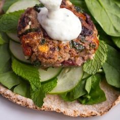 Ground Turkey Curry Burgers with Yogurt Sauce - fANNEtastic food Greek Lamb Burgers, Lamb Burger Recipes, Quinoa Veggie Burger, Healthy Burger Recipes, Lamb Burger, Greek Lamb, Healthy Burger