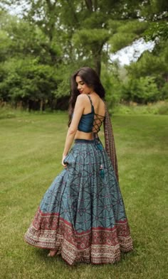 Ajrakh Chaniya Choli, Printed Chaniya Choli, Blouse And Skirt Outfit, Navaratri Chaniya Choli, Chaniya Choli Designs, Worked Blouse, Beautiful Lehenga, Outfit Elegantes, Ethnic Wear Indian