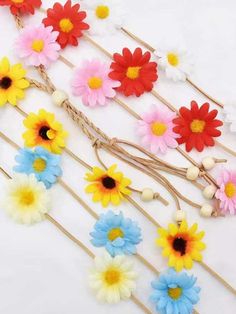 1 pieza Corona de flores tipo margarita de estilo bohemio con diadema de color aleatorio | Moda de Mujer | SHEIN México Macrame Headbands, Macrame, Quick Saves, Color, Macramé