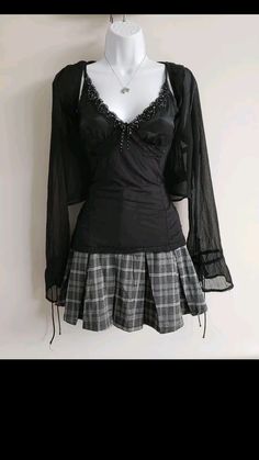 Misa Inspired Outfit, Goth Style Outfits, Misa Aname Outfit, Misa Amane Outfit Inspired, Misa Amane Sweater Outfit, Misa Amane Outfit Inspired Clothes, Horror Protagonist, Game Protagonist, 2000s Clothes