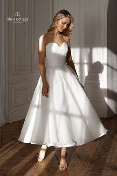 Strapless sweetheart neckline midi skirt organza fabric minimal classic timeless old money wedding dress