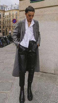 Leather Pants Outfit Ideas, Leather Pants Outfit Winter, Leather Pants Outfit Casual, Brown Leather Pants Outfit, Leather Pants Outfits, Black Leather Pants Outfit, How To Style Leather Pants, Faux Leather Pants Outfit, Style Leather Pants