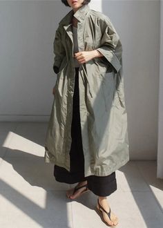 Oversized Fall Raincoat, Oversized Long Sleeve Raincoat For Fall, Oversized Spring Raincoat With Pockets, Oversized Solid Raincoat With Pockets, Oversized Raincoat With Pockets, Solid Stand Collar Outerwear For Spring, Oversized Solid Raincoat For Spring, Oversized Long Raincoat For Fall, Oversized Solid Raincoat For Fall