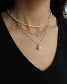 White freshwater pearl charm, pearl AAA quality, 9-10mm, add it to your existing necklace or to your Build Your Charm Necklace for a timeless and uber chic look. Made in L.A. Total Weight: Approx. 1 gram Ships in 3-6 business days Rush order ships in 1-3 business days Comes gift ready *Eligible for return, per our policy. See here for details. Personalized Charm Necklace, Pearl Beaded Necklace, Bridal Pearl Necklace, Gold Letter Necklace, Bezel Necklace, Pearl Jewellery, White Freshwater Pearl, Diamond Charm, Gold Necklace Layered