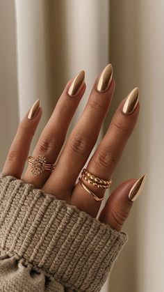 #fallnails #autumnnails #nailinspo #nailtrends #seasonalnails #cozynails #fallvibes #nailart #pumpkinspice #sweaternails Bridesmaid Wedding Nails, Gel X Nails Round, 70 Nails, Gold Accent Nails, Chrome Nail Colors, Nye Nails, Gold Chrome Nails, Nails Art Ideas, Simple Fall Nails