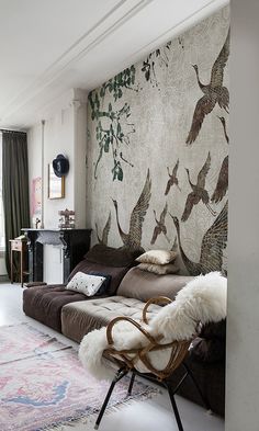 soaring oriental birds mural wallpaper Wallpaper Rooms, Inspire Me Home Decor, Asian Decor, Decoration Inspiration, Home Design Decor, Home Wallpaper, Decoration Design, 인테리어 디자인, Bed Design