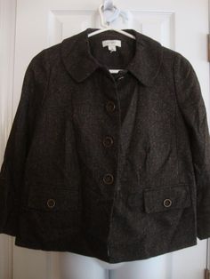 Women's Ann Taylor Loft jacket Black tweed color, button closure Size: 6 39% wool/31% rayon/15% polyester/13% nylon/2% other   19" across chest 21.5" total length Great condition U.S. shipping only. Will be mailed within 24hrs of cleared payment.   Thank you and have a great day! 2025 Outfits, Mori Mori, Donna Tartt, Black Tweed, Clothing Inspiration, 2024 Fashion, Wardrobe Style, Winter 2024, Dream Clothes