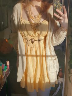 Light Dress Aesthetic, Yellow And Brown Aesthetic Outfit, Soft Summer Cottagecore, Honeycore Outfits Aesthetic, Sunny Aesthetic Clothes, Cute Dress Cottagecore, Yellow Boho Outfit, Sun Clothes Aesthetic, Golden Yellow Outfit