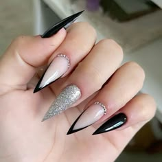 Nails Xoxo, Hoco Nails, Black Nails With Glitter, Gel Nail Colors, Design Nails, Nova York, Dope Nails, Manicure E Pedicure, Stiletto Nails