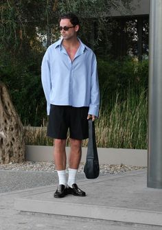 Retro Preppy Style, Outfit Mocassin, Loafers With Shorts, Brat Autumn, With Shorts Outfit, Preppy Boy, Korea Town, Aesthetic Male Outfits, Minimalistic Outfits