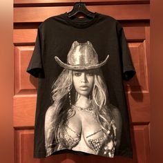 Brand New Beyonc Renaissance Tour T-Shirt Size Medium Short-Sleeve Cotton T-Shirt In Black. Front Features Image Of Beyonc In Disco Cowboy Hat Tour Dates Printed On Back Pristine Condition, Unworn, Bought At The October Seattle Washington Concert 100% Cotton Size Medium #Beyonce #Renaissancetour #Beyhive Buchona T Shirt, Beyonce Tshirt, Disco Cowboy Hat, Disco Cowboy, Hue Leggings, Plus Size Disney, People Cutout, Quilted Sleeves, Velvet Tees