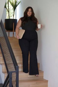 Our best-selling Perfect Pant, Hi-Rise Flare styled by @emma.arletta (IG) is giving us the motivation we need to get out of sweats and into the office. Plus, they’re machine-washable, so you can wear them all week long. Plus Work Outfits Women, All Black Professional Outfits Plus Size, Plus Size Formal Attire, Cute Plus Size Business Casual Outfits, Formal Outfit Plus Size Classy, Plus Office Outfits Plus Size, Expensive Office Outfits, Formal Business Attire Women Plus Size, Professional Plus Size Outfits Women